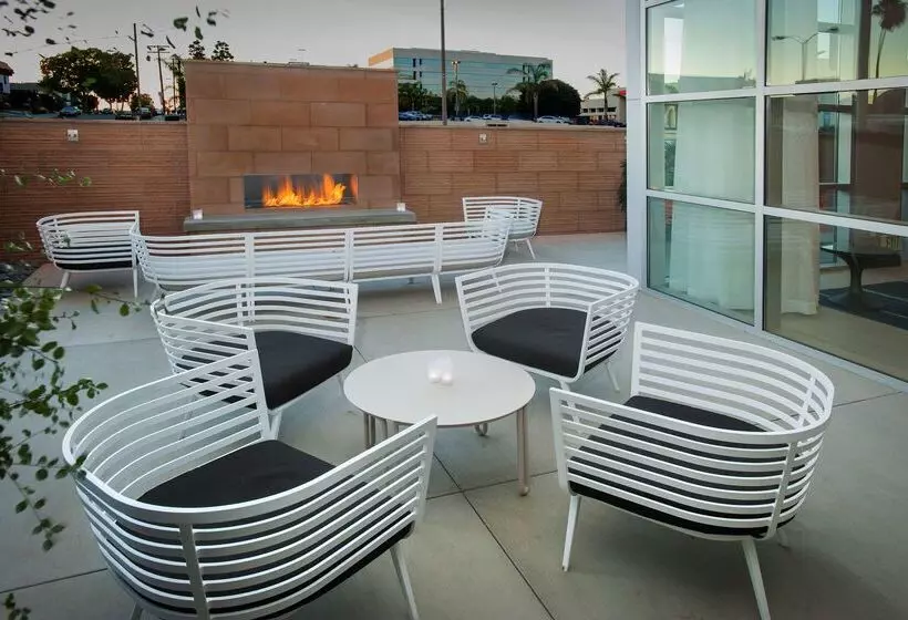 هتل Hampton Inn & Suites Lax El Segundo