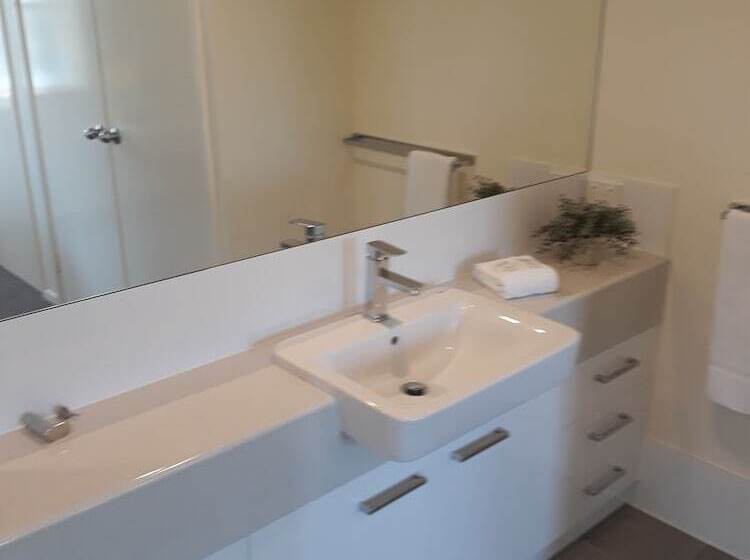 ホテル Pandanus Coolum Beach