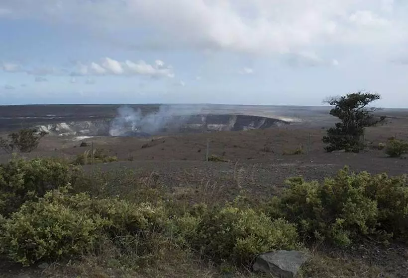 ホテル Volcano Village Estates