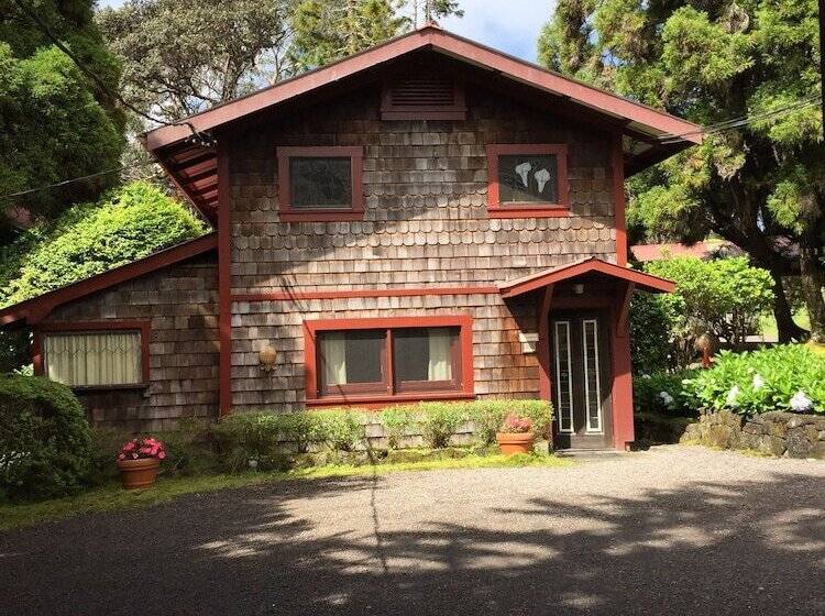 فندق Volcano Village Estates