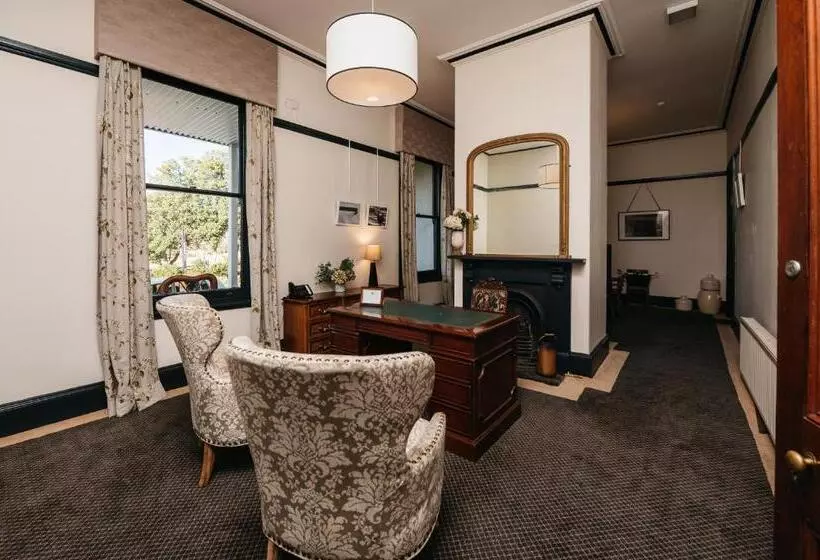 Majatalo Etico At Mount Victoria Manor