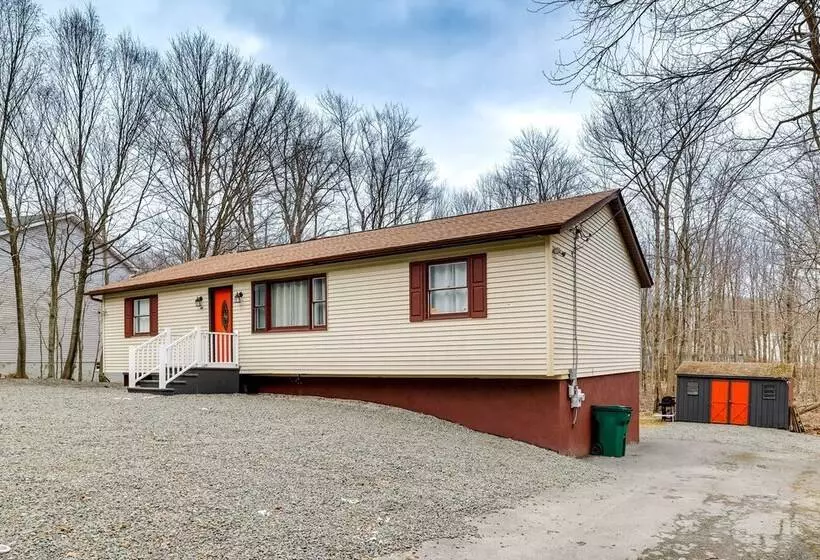 A Time To Remember  Tobyhanna Home W/ Hot Tub!