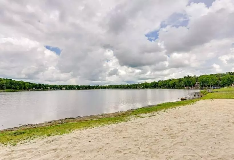 A Time To Remember  Tobyhanna Home W/ Hot Tub!