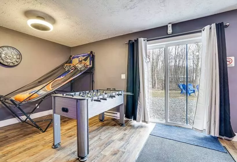 A Time To Remember  Tobyhanna Home W/ Hot Tub!