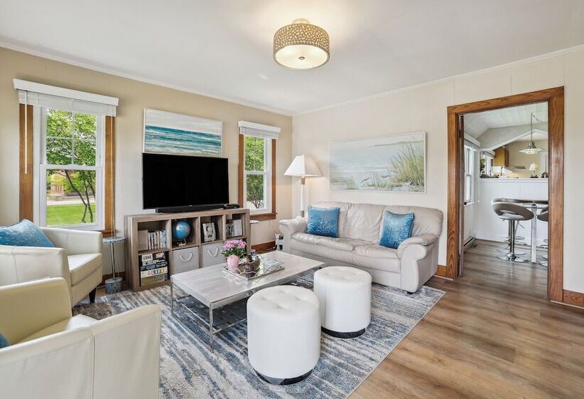 Boyne City Cottage: Walk To Downtown & Lake!