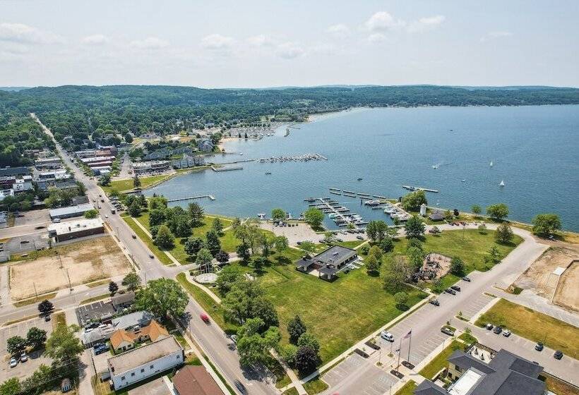 Boyne City Cottage: Walk To Downtown & Lake!