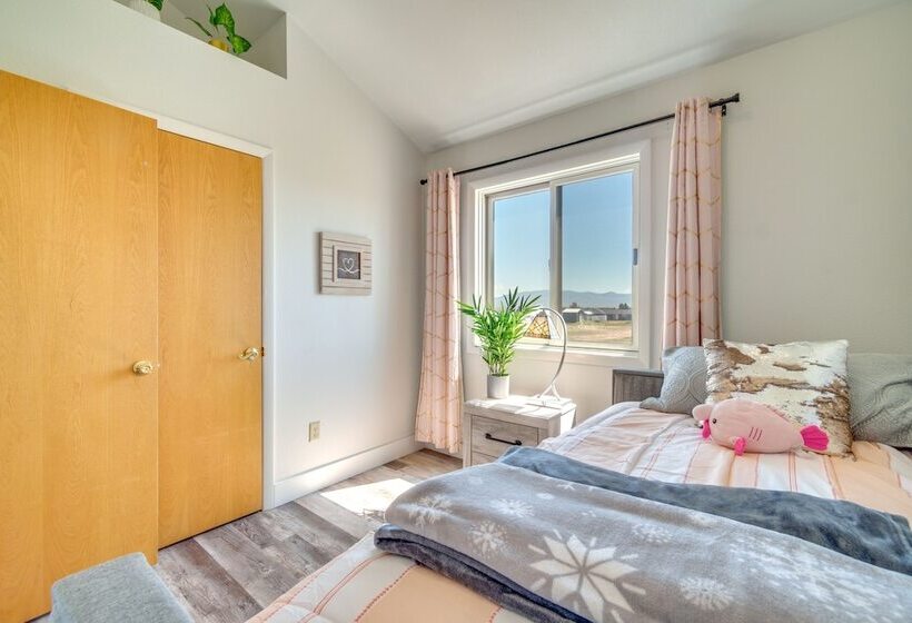 Bright Wyoming Retreat W/ Deck & Mountain Views!