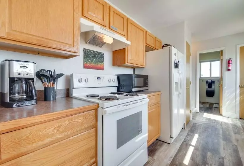 Bright Wyoming Retreat W/ Deck & Mountain Views!