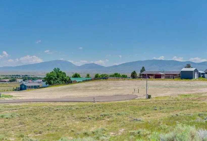 Bright Wyoming Retreat W/ Deck & Mountain Views!
