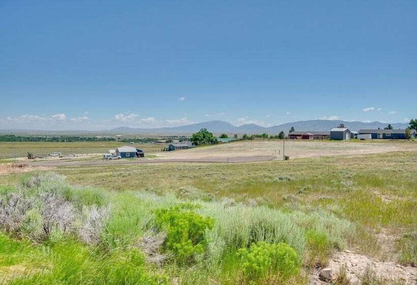 Bright Wyoming Retreat W/ Deck & Mountain Views!