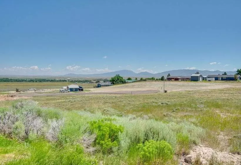 Bright Wyoming Retreat W/ Deck & Mountain Views!