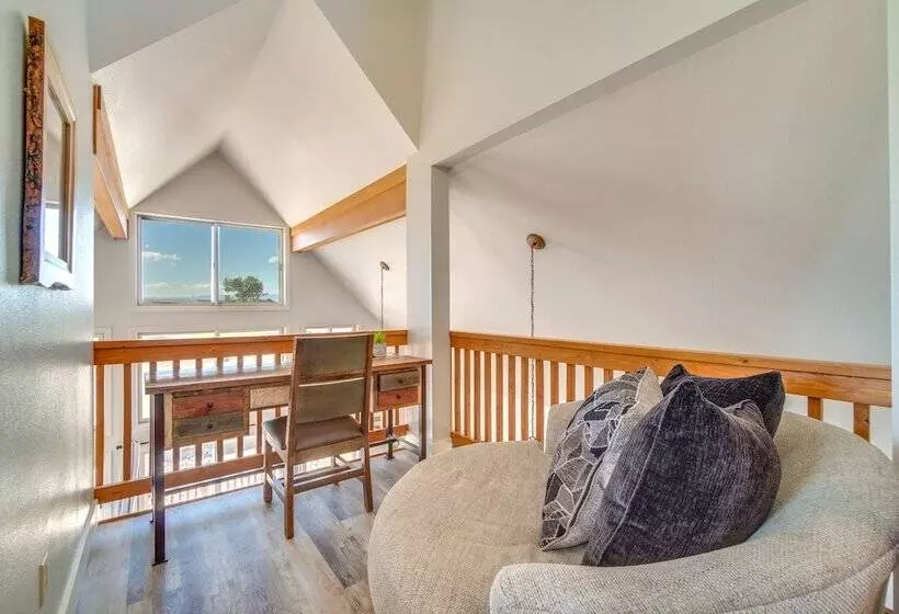 Bright Wyoming Retreat W/ Deck & Mountain Views!