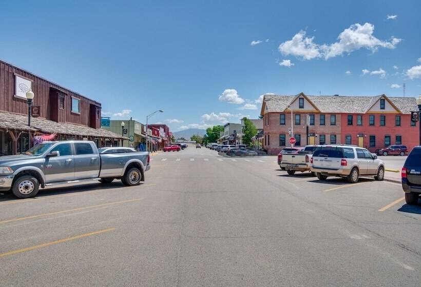 Bright Wyoming Retreat W/ Deck & Mountain Views!