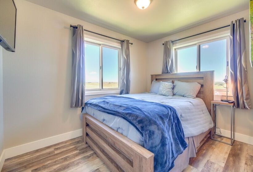 Bright Wyoming Retreat W/ Deck & Mountain Views!