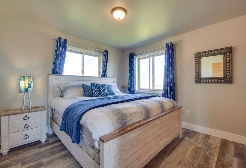 Bright Wyoming Retreat W/ Deck & Mountain Views!