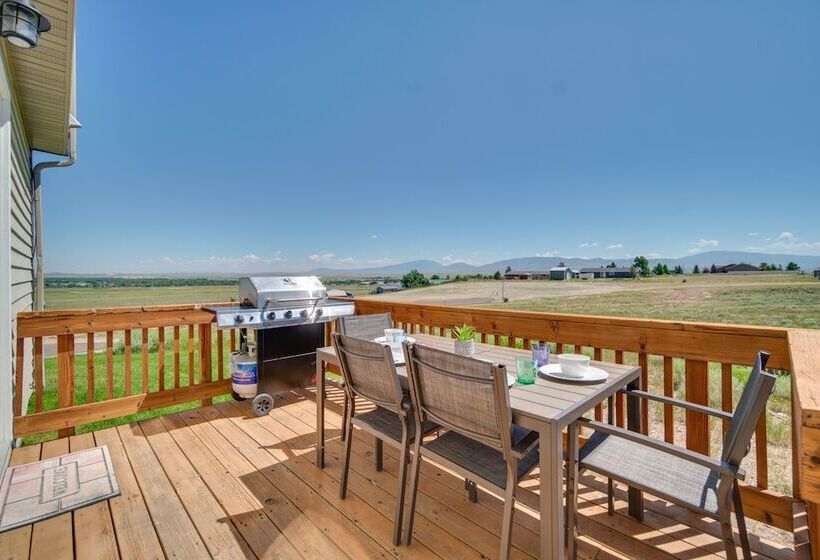 Bright Wyoming Retreat W/ Deck & Mountain Views!