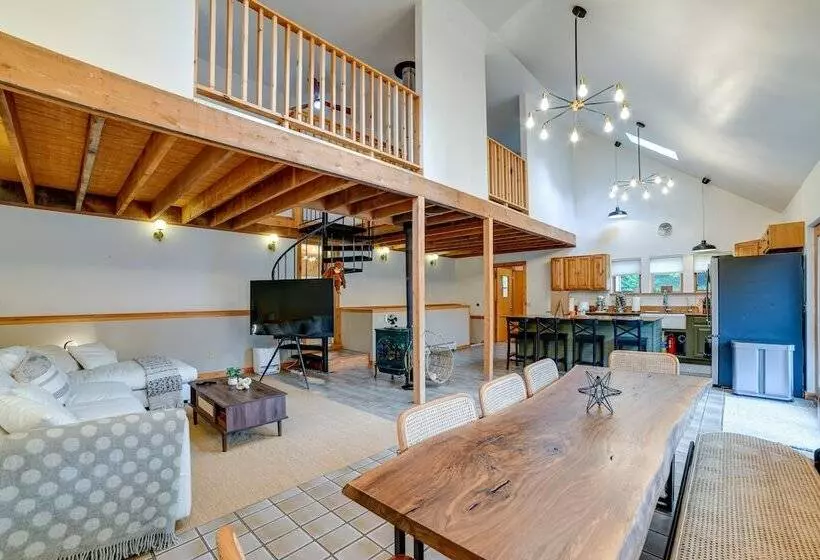 Catskills Mountain Cabin In Bloomville!