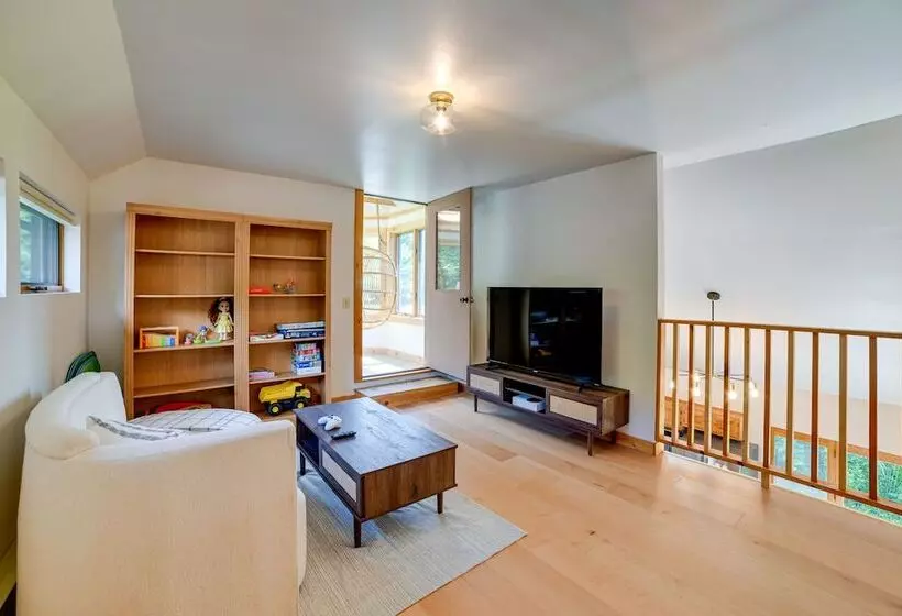 Catskills Mountain Cabin In Bloomville!