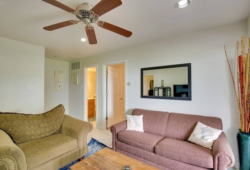 Hot Tub & Private Dock: Cedar Creek Lake House!