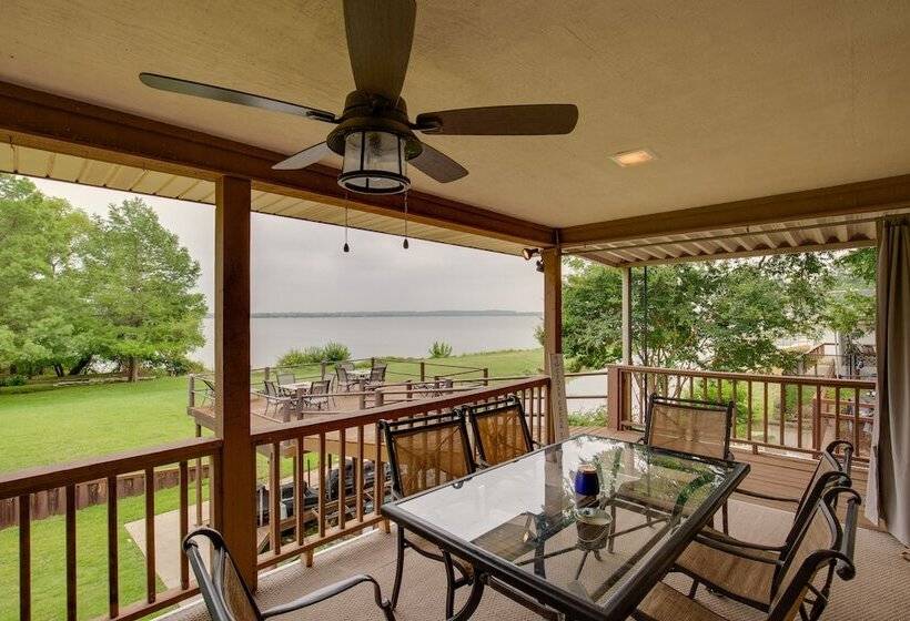 Hot Tub & Private Dock: Cedar Creek Lake House!