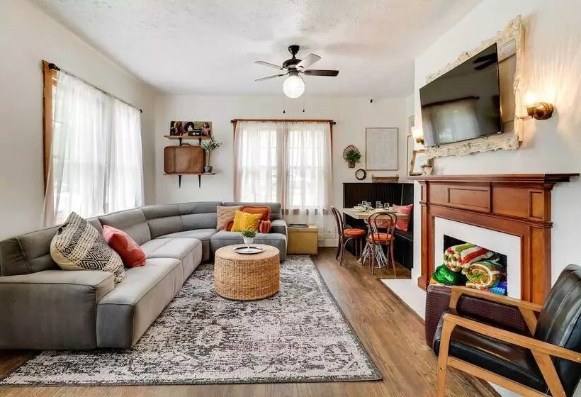 Charming Edwardsville Home: Walk To Downtown!