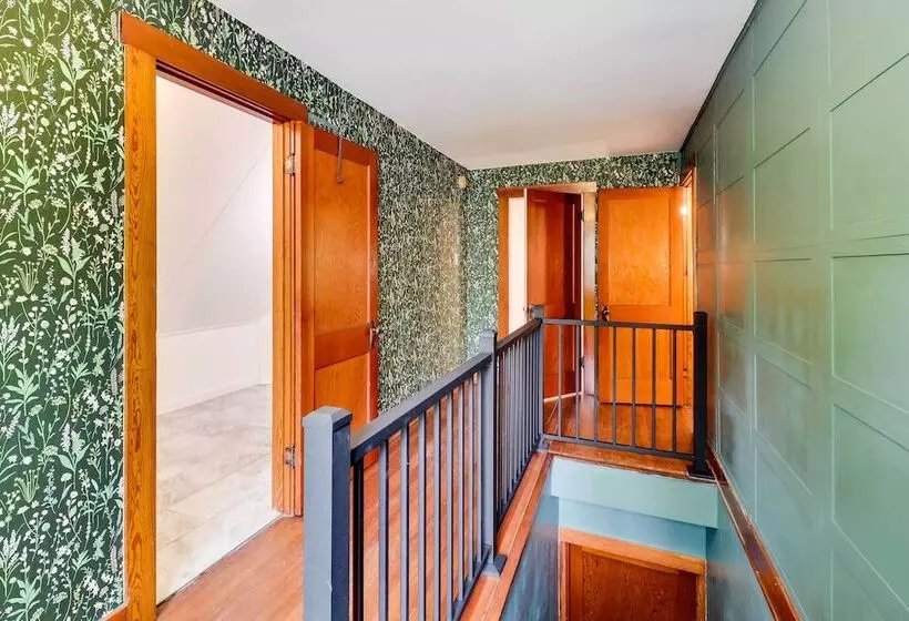 Charming Edwardsville Home: Walk To Downtown!