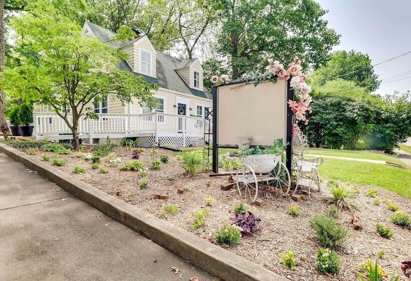 Charming Edwardsville Home: Walk To Downtown!