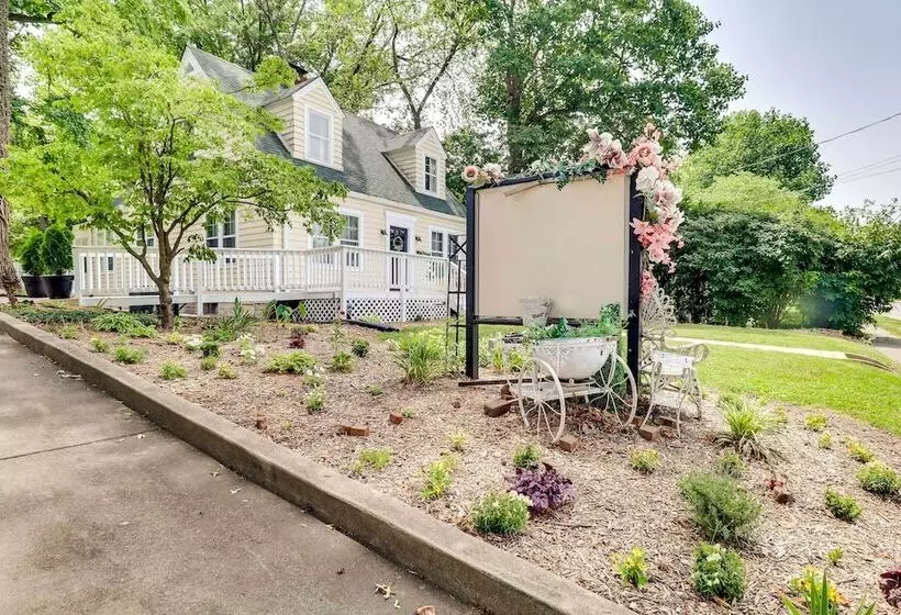 Charming Edwardsville Home: Walk To Downtown!