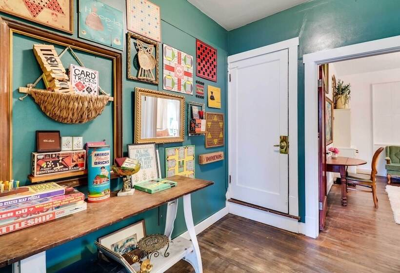 Charming Edwardsville Home: Walk To Downtown!