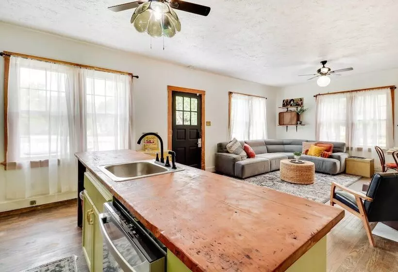 Charming Edwardsville Home: Walk To Downtown!