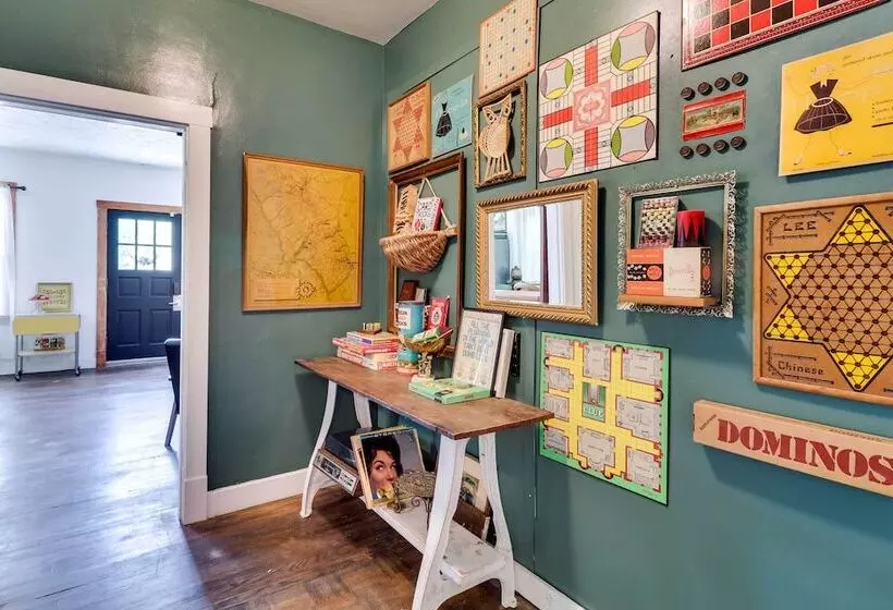 Charming Edwardsville Home: Walk To Downtown!