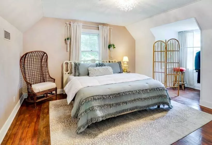 Charming Edwardsville Home: Walk To Downtown!