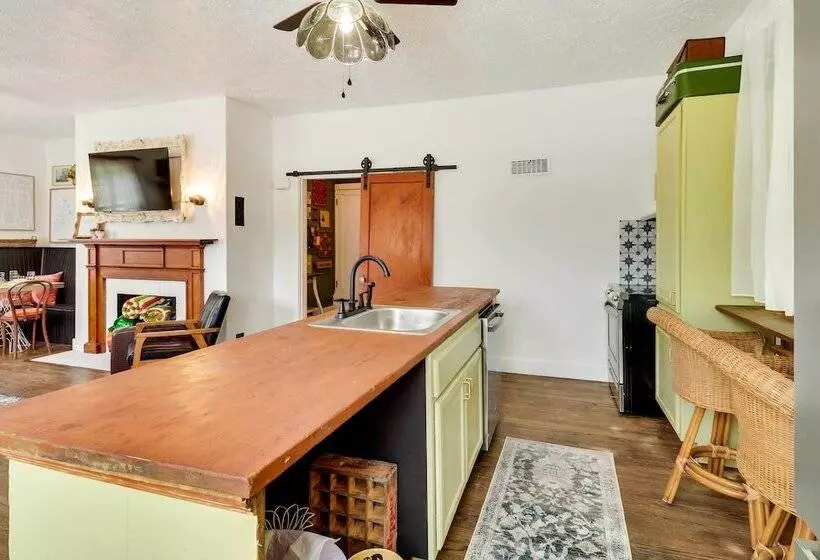 Charming Edwardsville Home: Walk To Downtown!