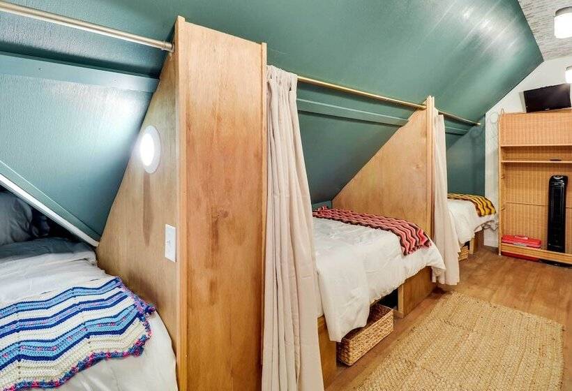 Charming Edwardsville Home: Walk To Downtown!