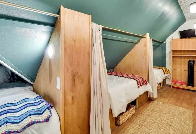 Charming Edwardsville Home: Walk To Downtown!