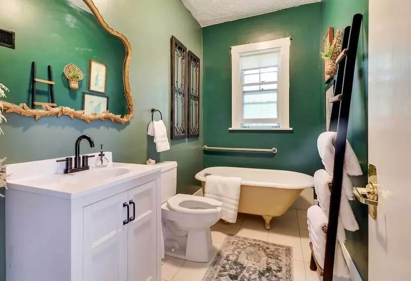 Charming Edwardsville Home: Walk To Downtown!