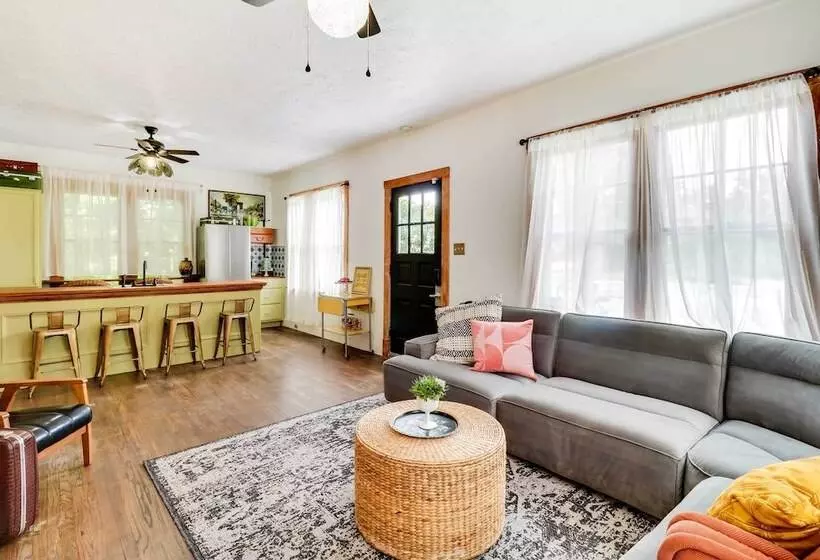 Charming Edwardsville Home: Walk To Downtown!