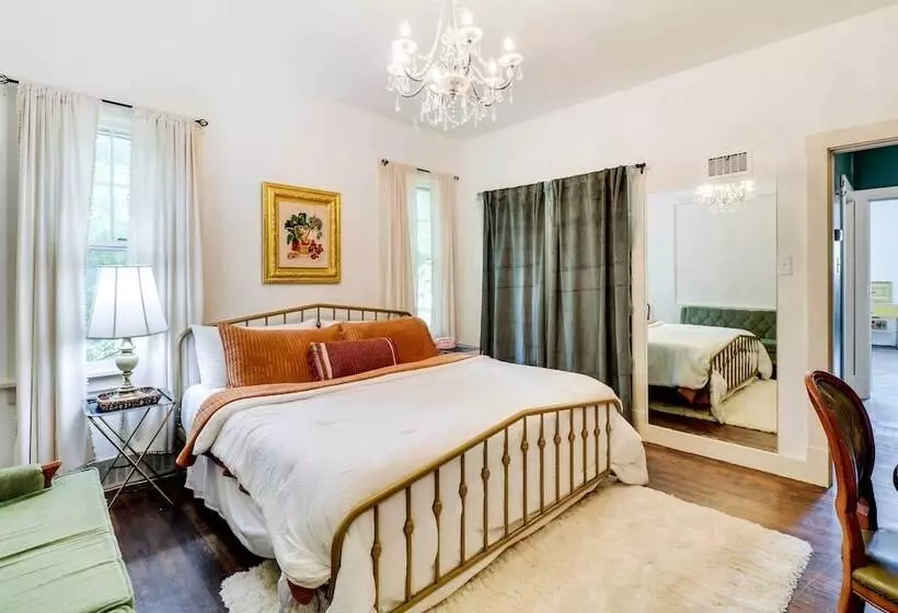 Charming Edwardsville Home: Walk To Downtown!