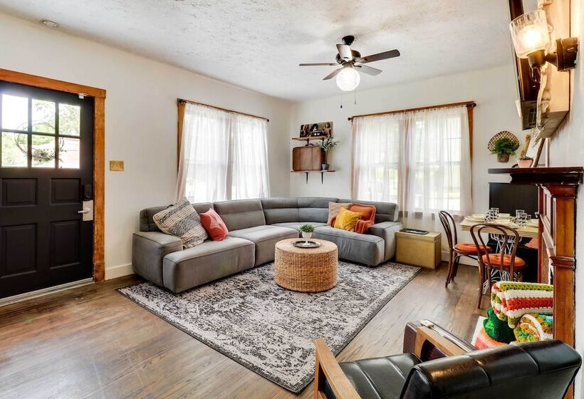 Charming Edwardsville Home: Walk To Downtown!