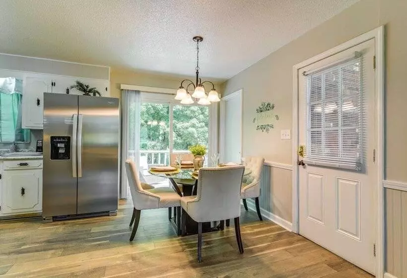 Charming Jonesville Home W/ Grill   Near Wineries!