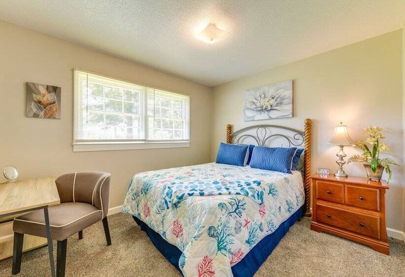 Charming Jonesville Home W/ Grill Near Wineries!