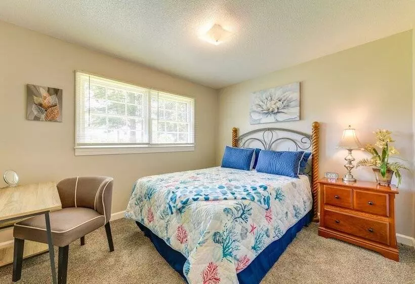 Charming Jonesville Home W/ Grill   Near Wineries!