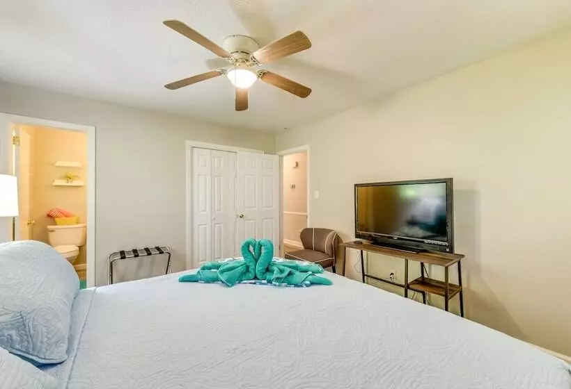 Charming Jonesville Home W/ Grill   Near Wineries!