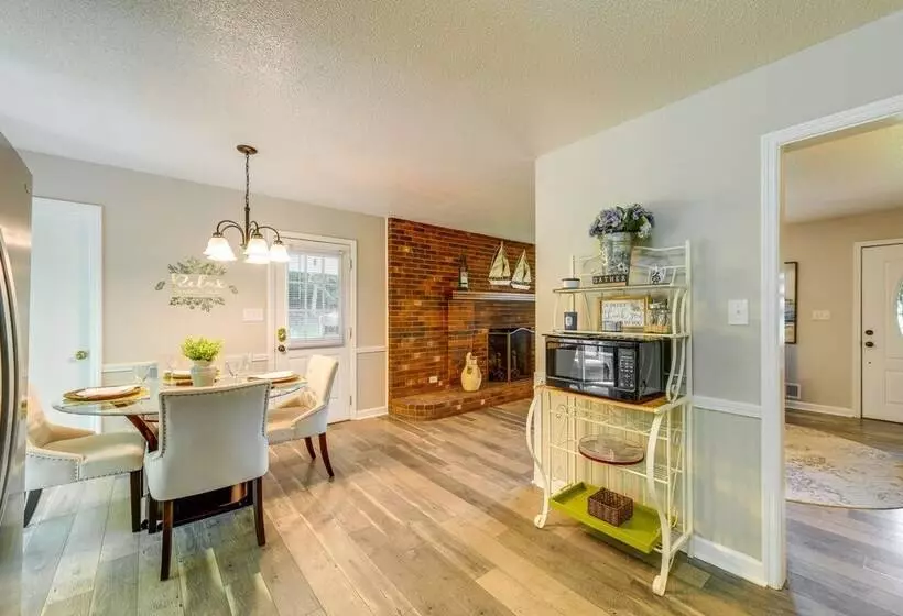 Charming Jonesville Home W/ Grill   Near Wineries!