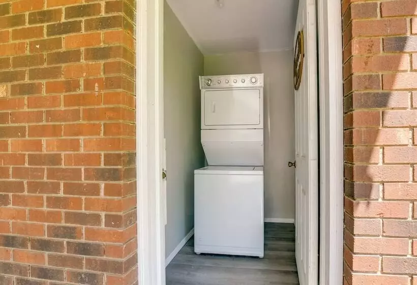 Charming Jonesville Home W/ Grill   Near Wineries!