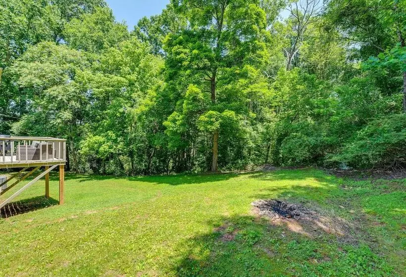 Charming Jonesville Home W/ Grill   Near Wineries!