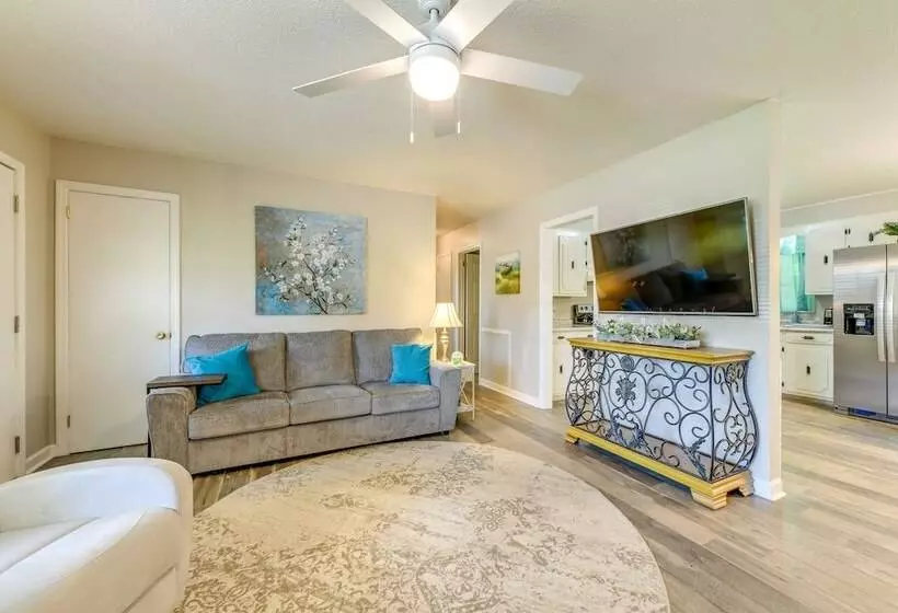 Charming Jonesville Home W/ Grill   Near Wineries!