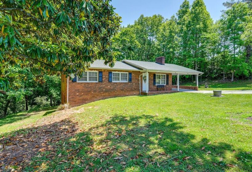 Charming Jonesville Home W/ Grill Near Wineries!