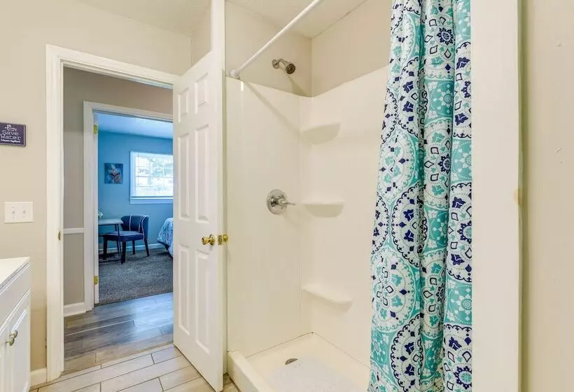 Charming Jonesville Home W/ Grill   Near Wineries!