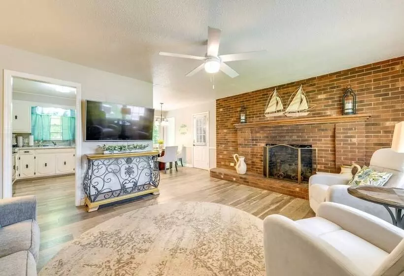 Charming Jonesville Home W/ Grill   Near Wineries!